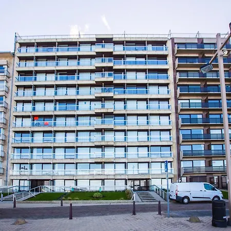 In Belgium Near Seafront & Tram Stop, Cleaning Included Апартаменты *