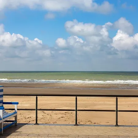 In Belgium Near Seafront & Tram Stop, Cleaning Included Apartment Middelkerke